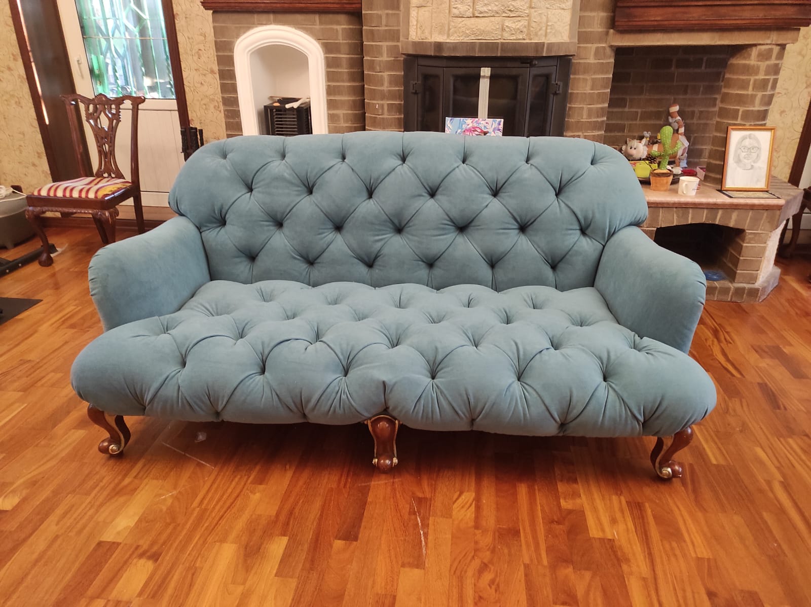 Обивка дивана. Достоевская